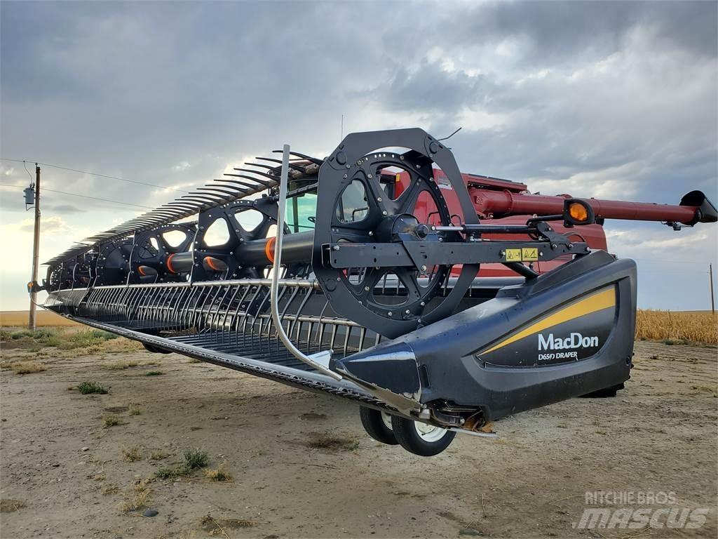 MacDon D65-D Зернозбиральні комбайни