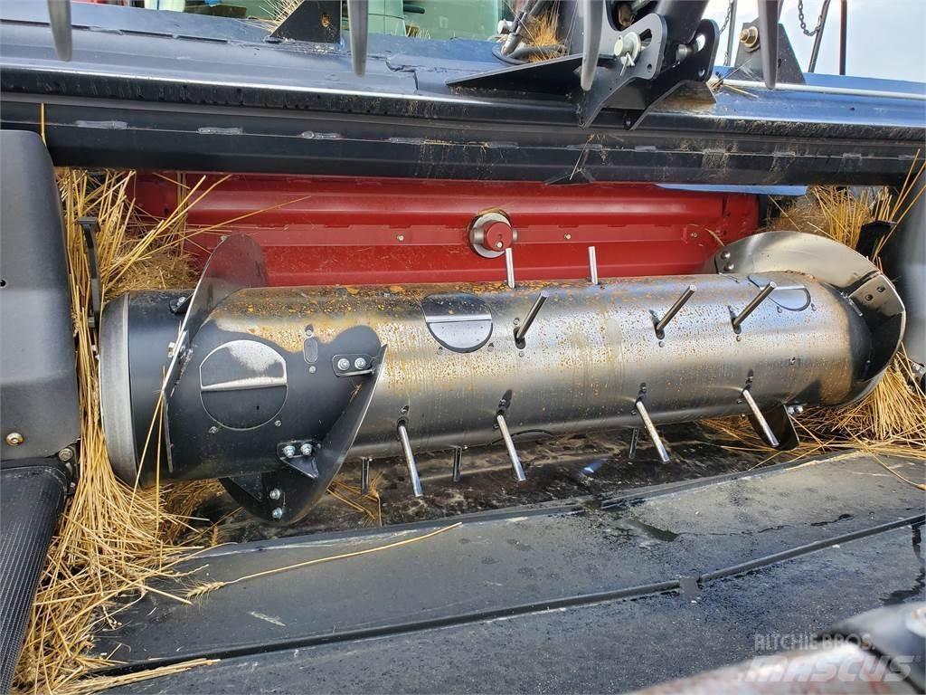 MacDon D65-D Зернозбиральні комбайни