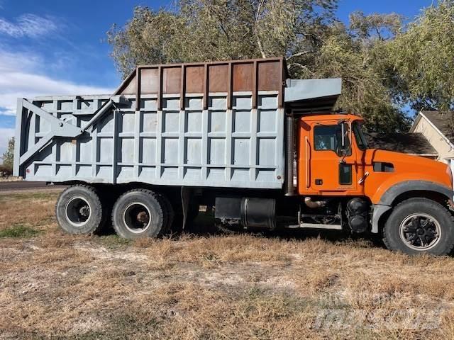 Mack GU713 Вантажівки / спеціальні
