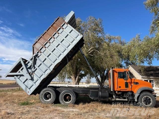 Mack GU713 Вантажівки / спеціальні