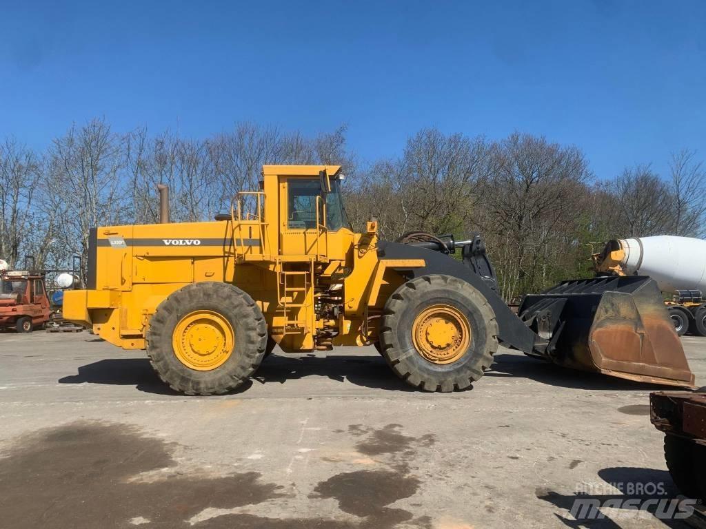 Volvo L330C Фронтальні навантажувачі