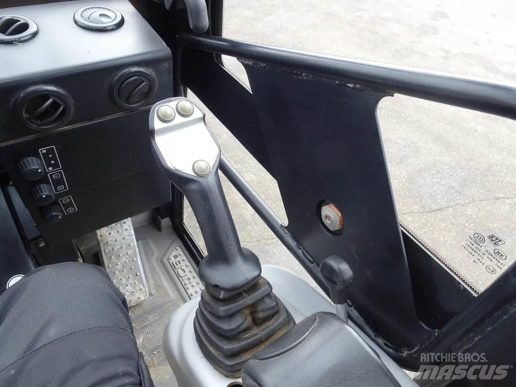 JCB 403 Фронтальні навантажувачі