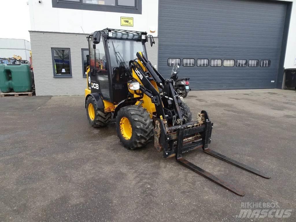 JCB 403 Фронтальні навантажувачі