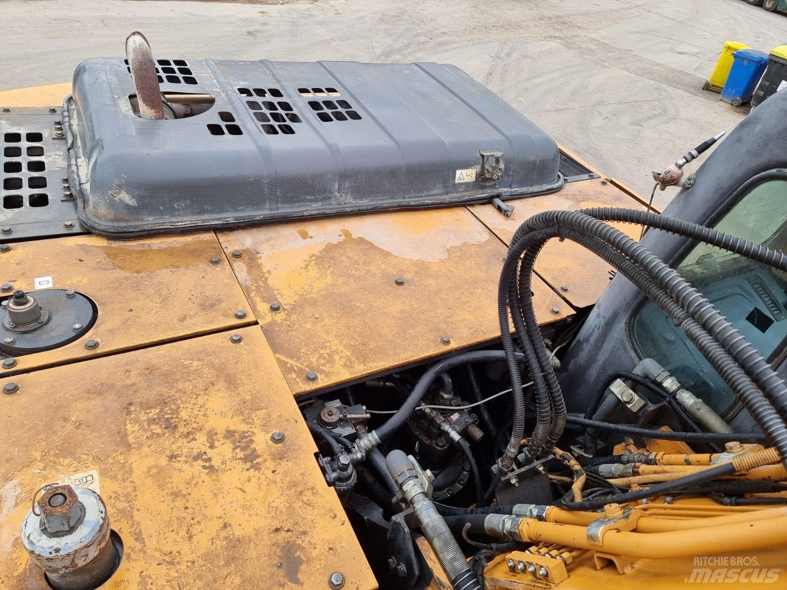 CASE CX 210 LC Гусеничні екскаватори