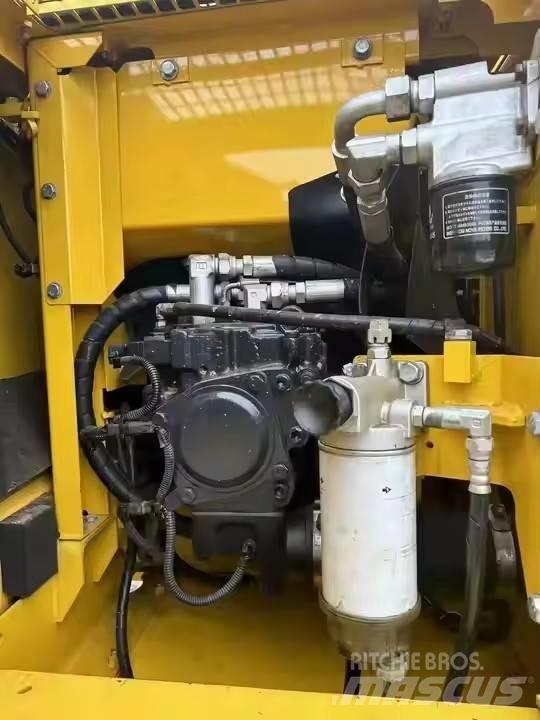 Komatsu PC120 Гусеничні екскаватори