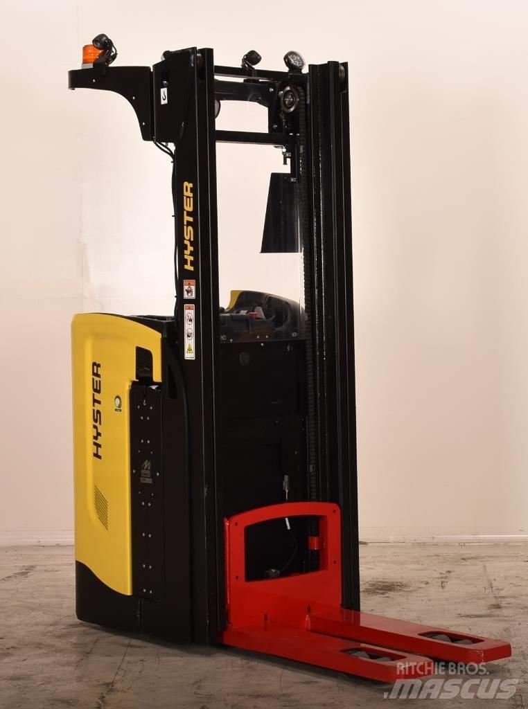 Hyster RS1.6 Самохідні електроштабелери