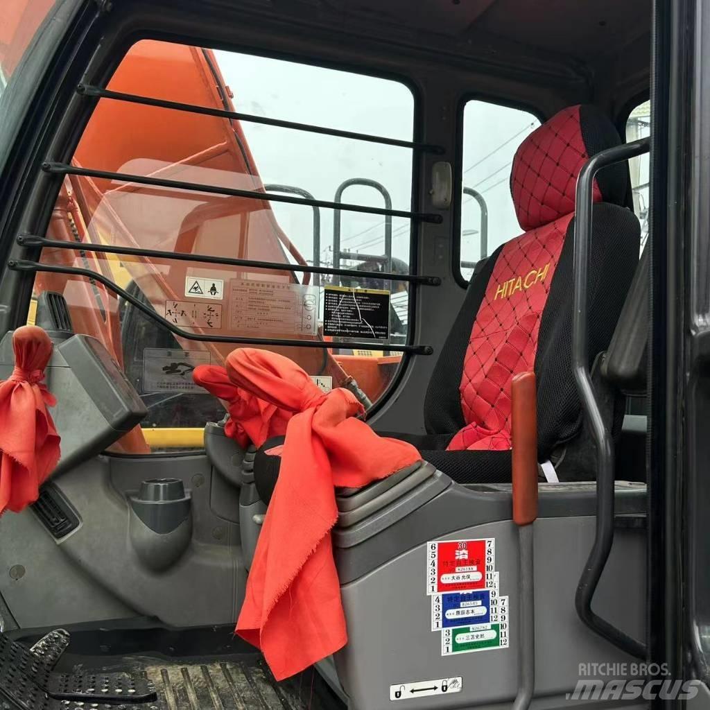 Hitachi ZX 120 Гусеничні екскаватори