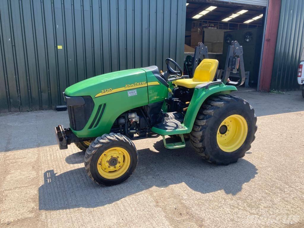 John Deere 3720 Трактори
