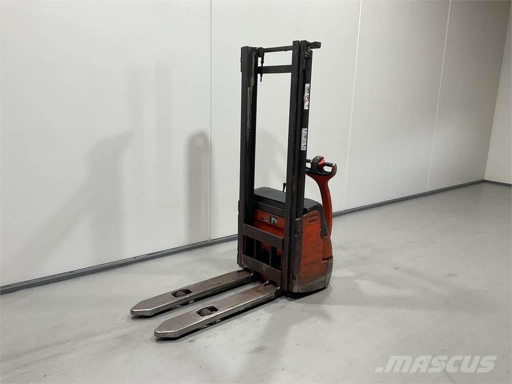 Linde L12 Самохідні електроштабелери