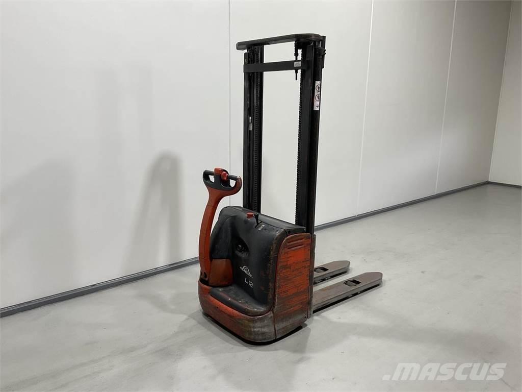 Linde L12 Самохідні електроштабелери