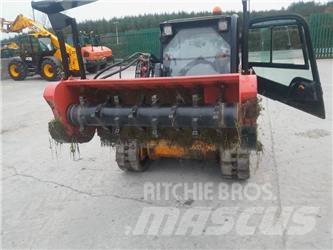 JCB 190 T Компактні навісні знаряддя
