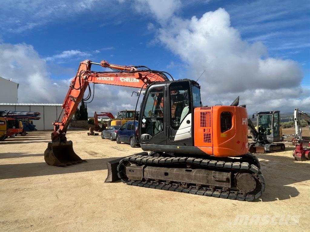 Hitachi ZX 135 Гусеничні екскаватори