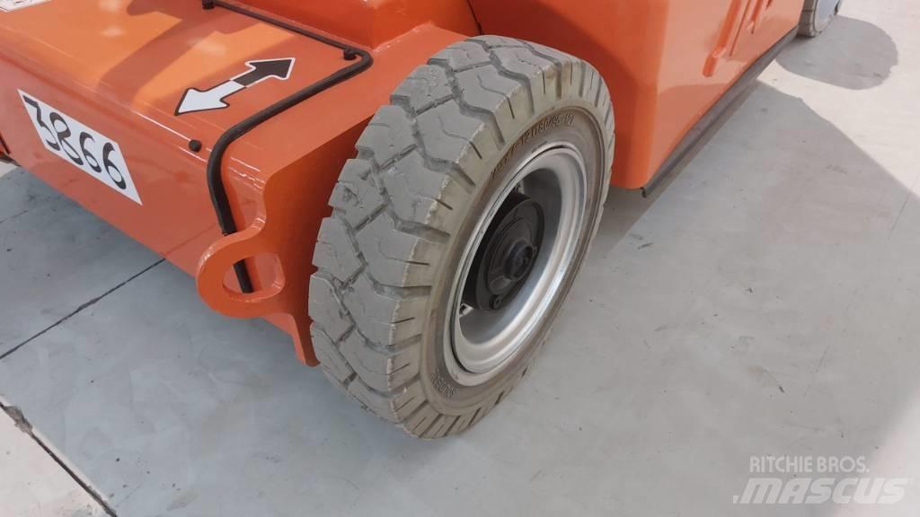 JLG E 400 AJPN Колінчаті підйомники