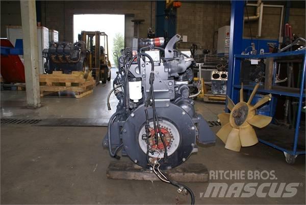 Komatsu S6D114 E1 Двигуни