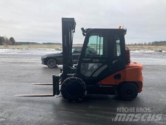 Doosan D35C-7 Дизельні навантажувачі