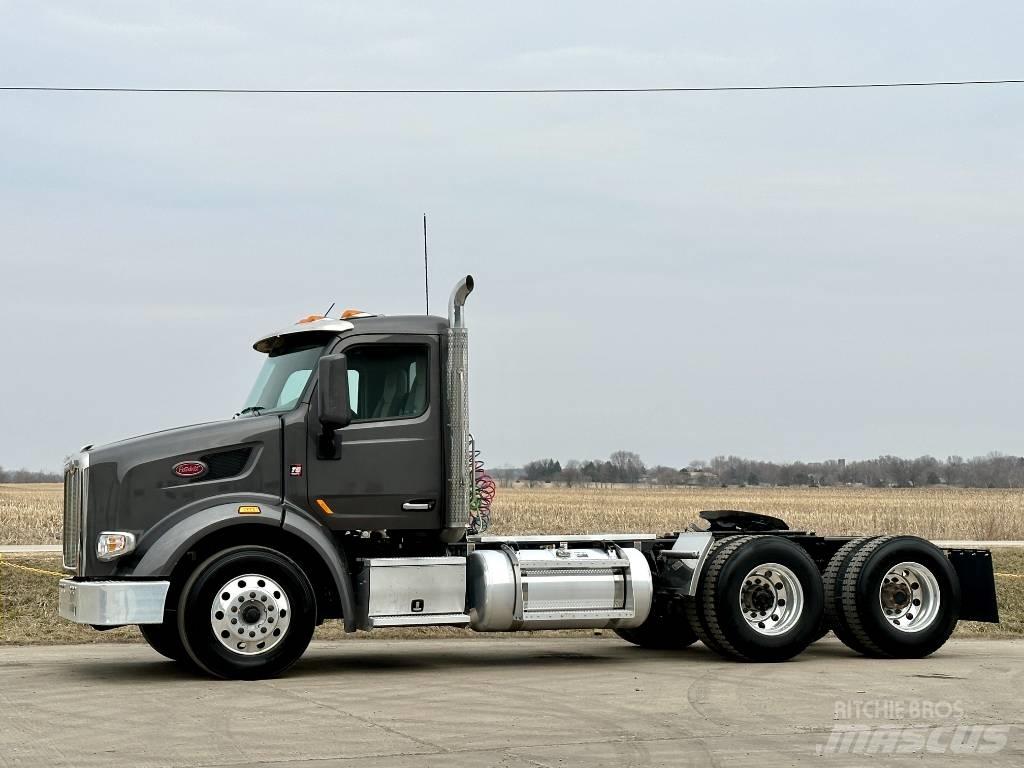 Peterbilt 567 Тягачі