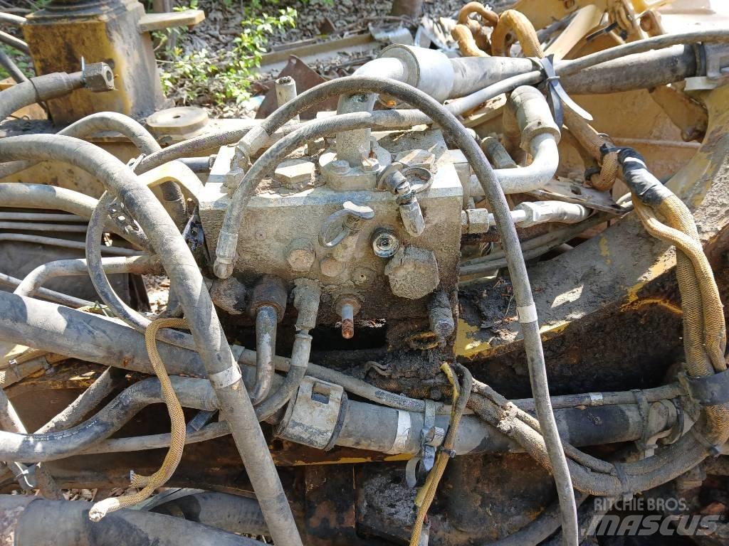 CAT 730 Зчленовані самоскиди