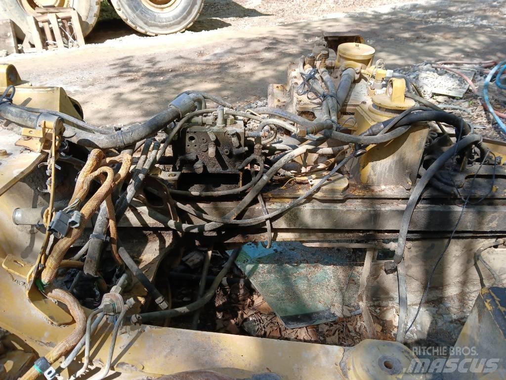 CAT 730 Зчленовані самоскиди
