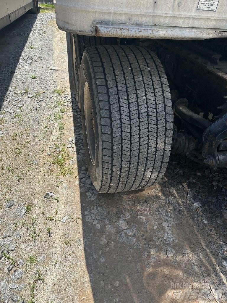 Volvo D11 Фургони