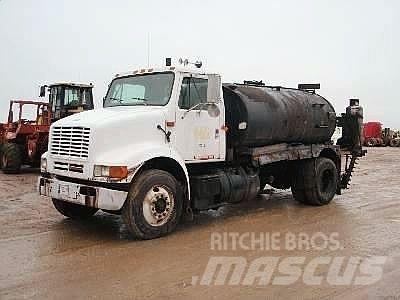 International 8100 Асфальтовкладачі