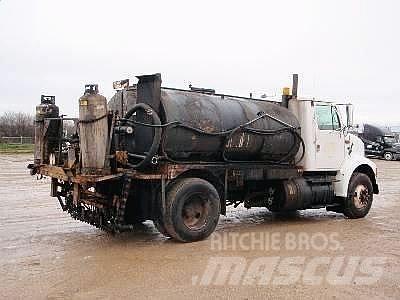 International 8100 Асфальтовкладачі