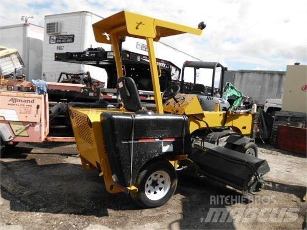 TERRAMITE TSS48 Підмітальні машини