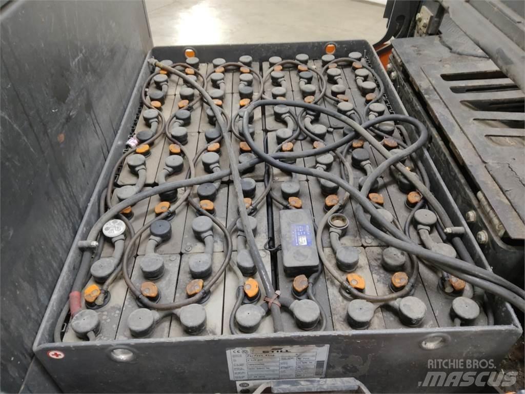 Still R07-25 Тягачі колісні