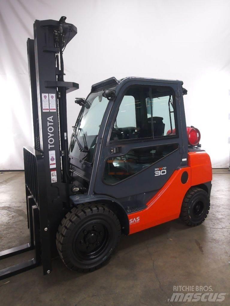 Toyota 02-8FGF30 Газові навантажувачі