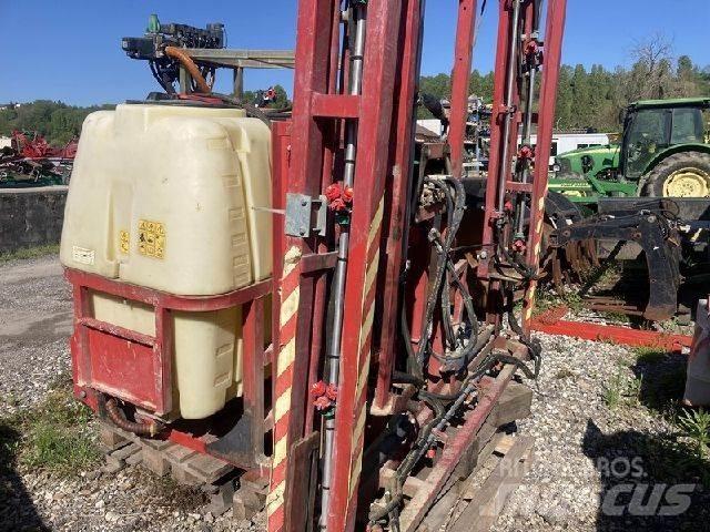  atasa 1000 L Причіпні обприскувачі