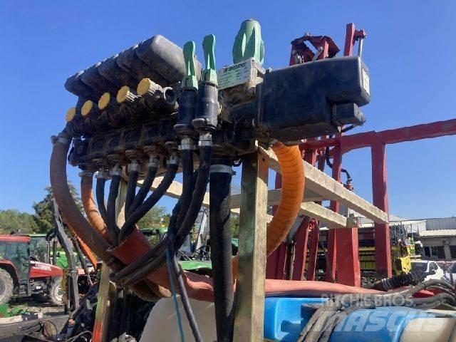  atasa 1000 L Причіпні обприскувачі