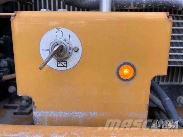 CAT 320 Гусеничні екскаватори