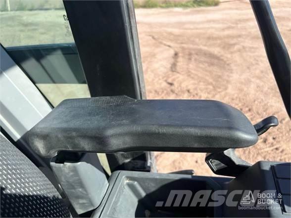 CAT 320 Гусеничні екскаватори