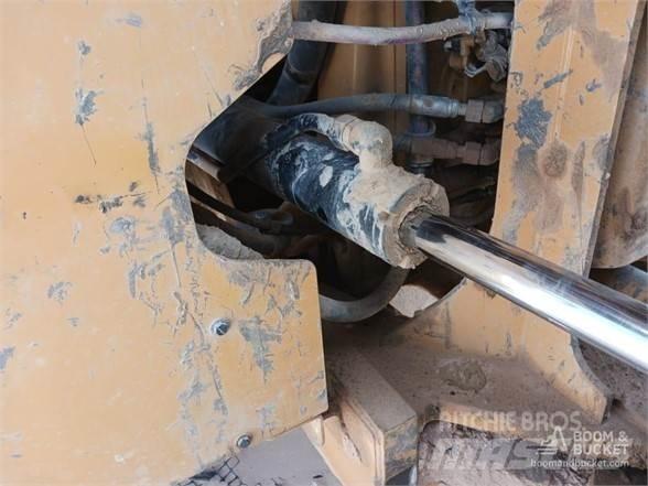 CAT 982M Фронтальні навантажувачі