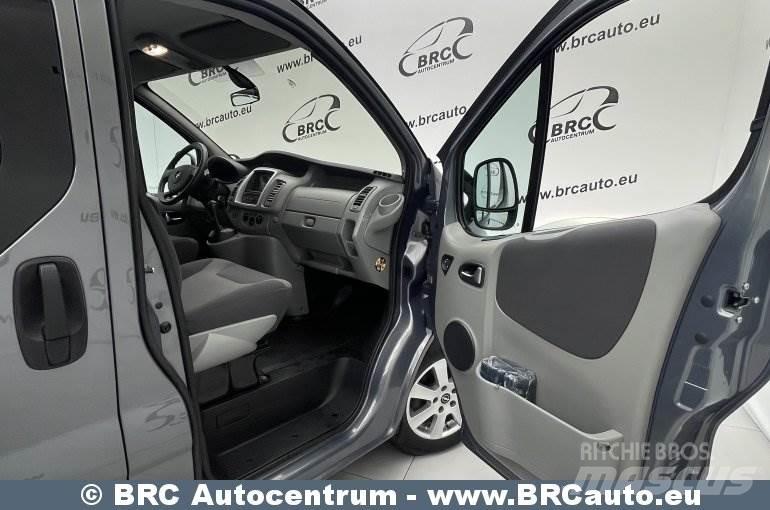 Opel Vivaro Мікроавтобуси