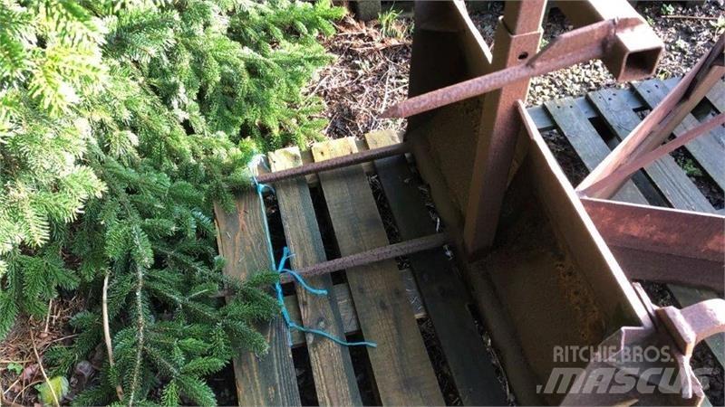  Ålø Запчастини та додаткове обладнання для фронтальних навантажувачів