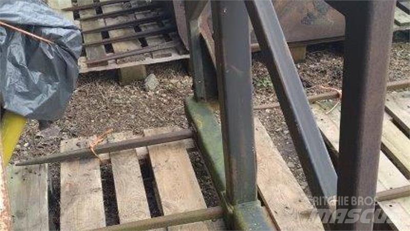  Ålø Запчастини та додаткове обладнання для фронтальних навантажувачів