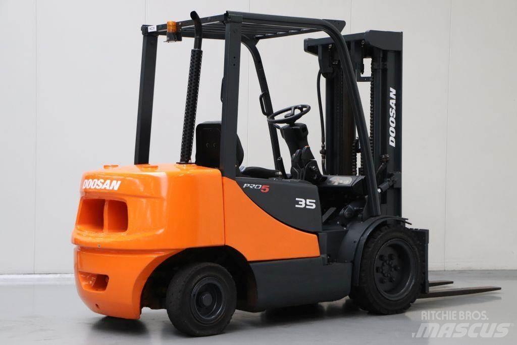 Doosan D35S Дизельні навантажувачі