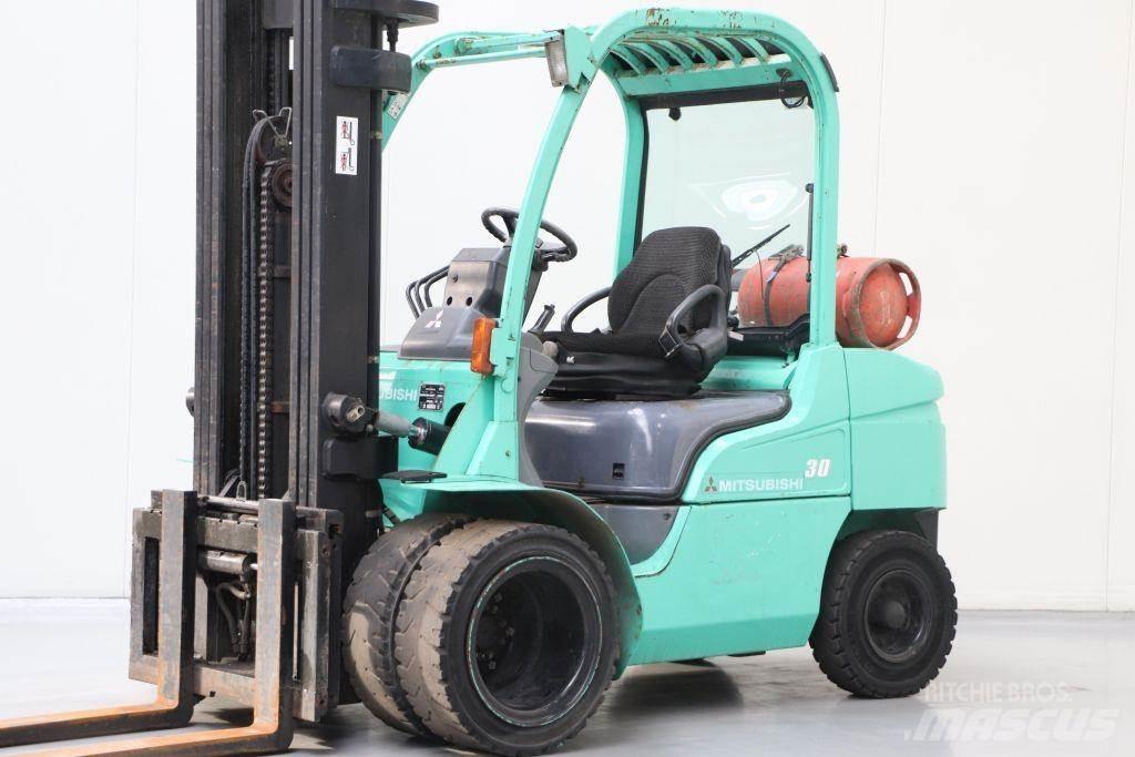 Mitsubishi FG30N Газові навантажувачі
