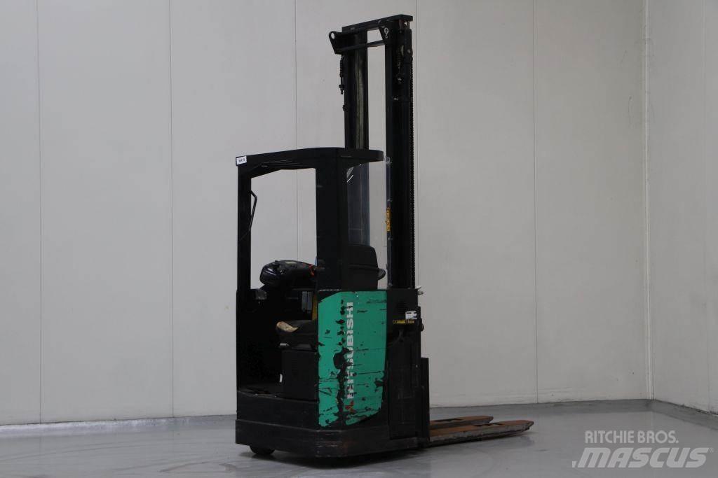 Mitsubishi SBS15NI Самохідні електроштабелери