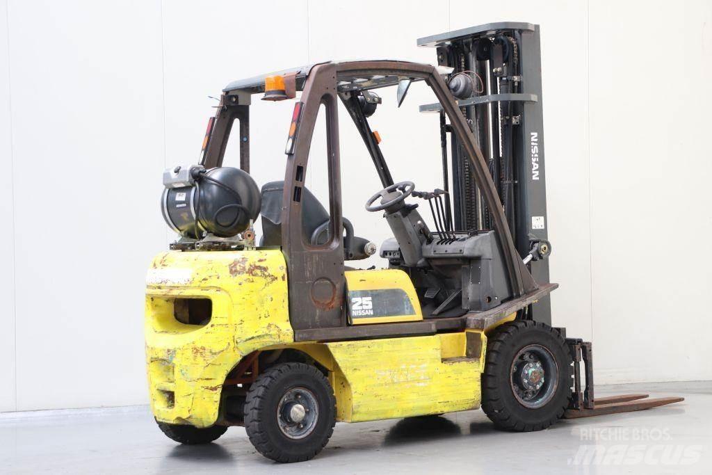 Nissan UD02A25PQ Газові навантажувачі