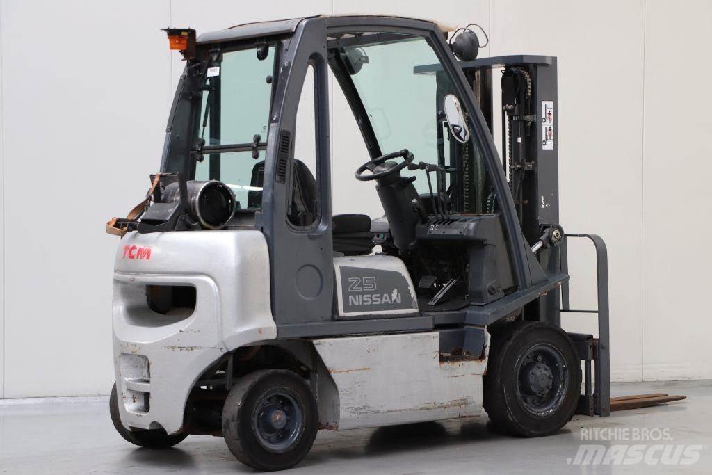 Nissan UD02A25PQ Газові навантажувачі