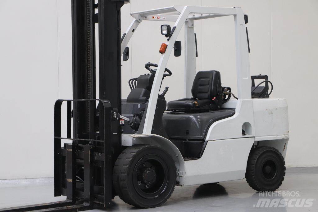 Nissan UG1F2A35DU Газові навантажувачі