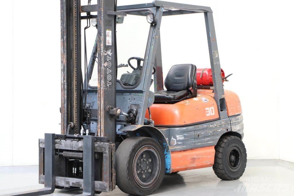 Toyota 02-6FGF30 Газові навантажувачі