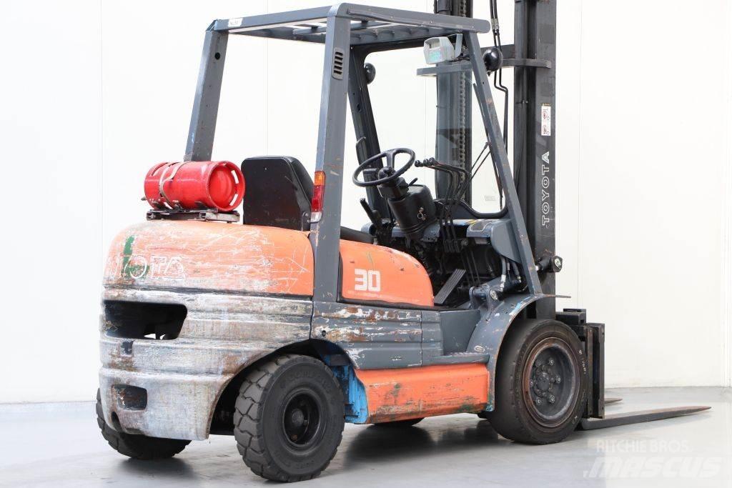 Toyota 02-6FGF30 Газові навантажувачі