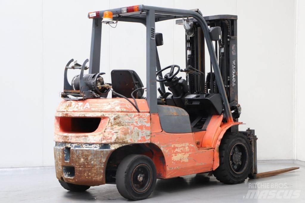 Toyota 02-7FGF30 Газові навантажувачі