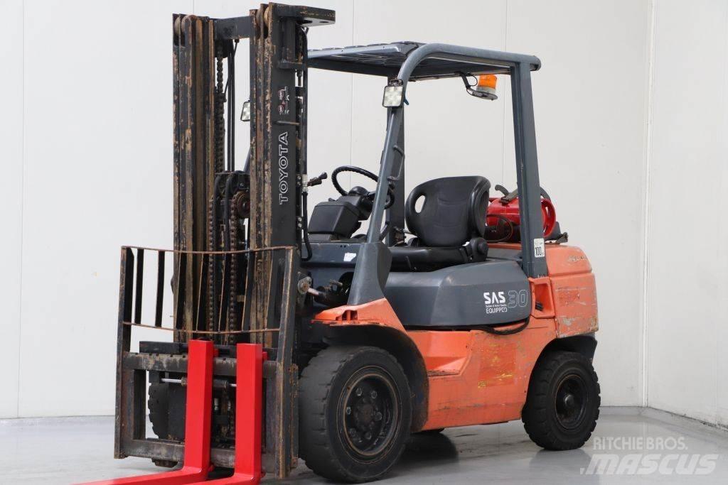 Toyota 02-7FGF30 Газові навантажувачі