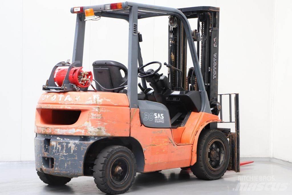 Toyota 02-7FGF30 Газові навантажувачі