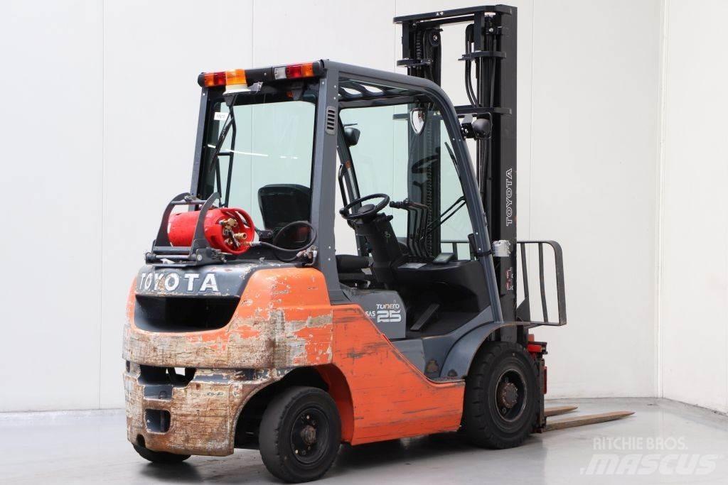 Toyota 02-8FGF25 Газові навантажувачі