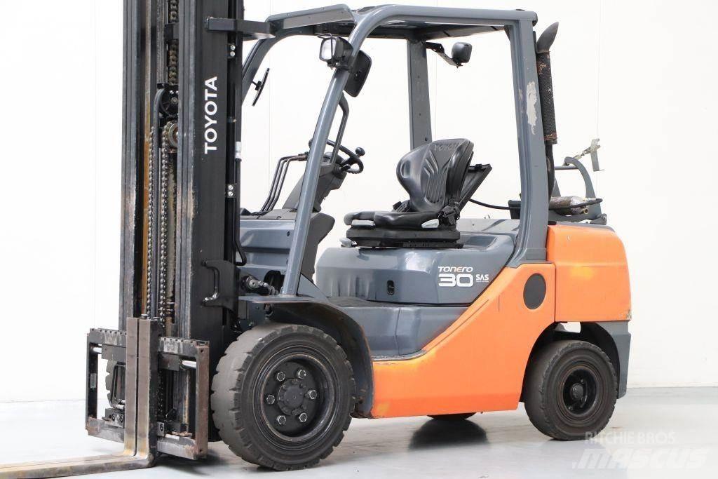 Toyota 02-8FGF30 Газові навантажувачі