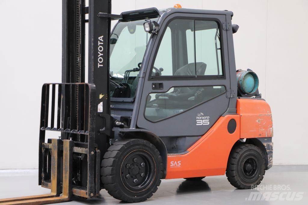 Toyota 02-8FGJF35 Газові навантажувачі